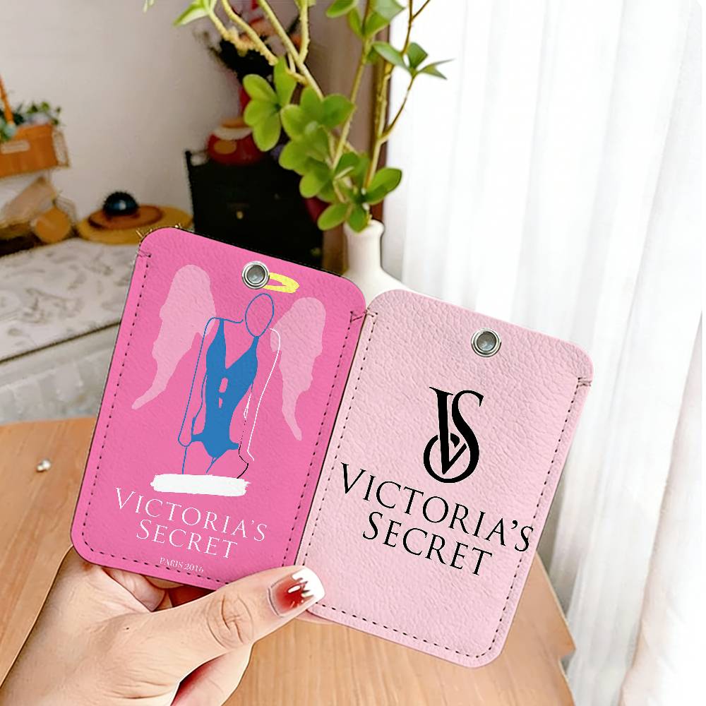 حامل بطاقات مستطيل الشكل بشعار - مراجعة Beauty Makeup Louis Vuitton وسعره